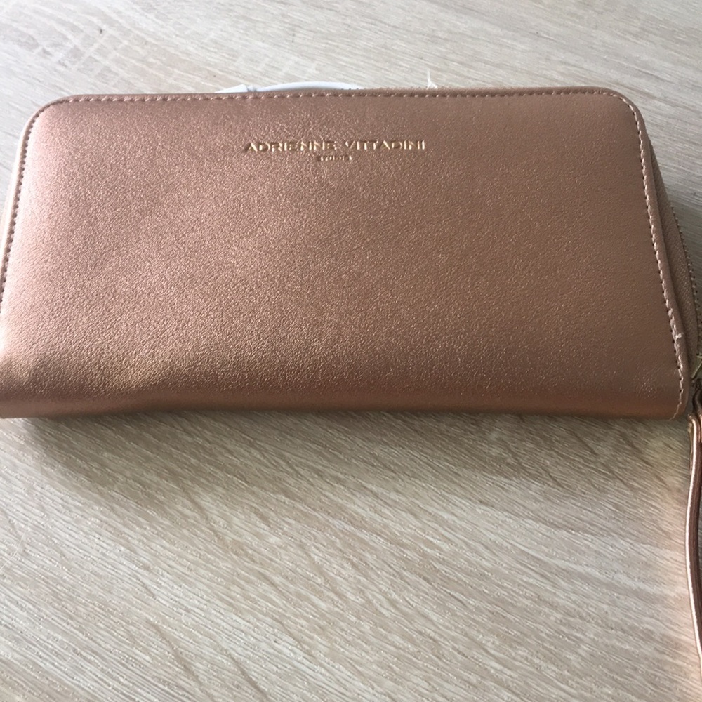 NWT Rose Gold wallet with built in charger